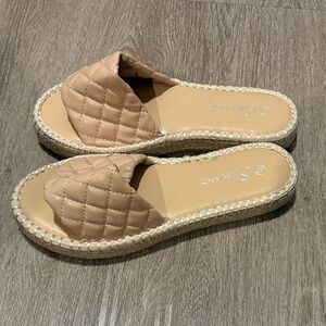 Women’s Shoeland Quilted Slides size 8